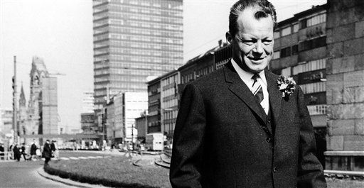 willy-brandt-berliner-als-buergermeister-laeuft-mai-stadt_855051132_800x600_f08476e66c9d9f4fe9d56a35fe01b2b2