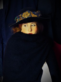 Femme au chapeau et boa de plumes- Klimt.jpg